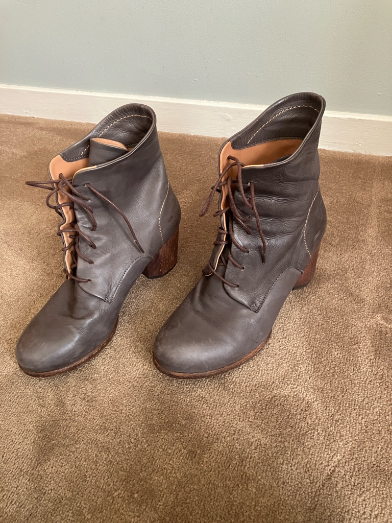 Womenâs Lace-Up Ankle Boots In Soft Grey Leather With Wooden Block Heel.